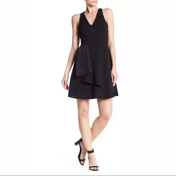 vanity room Dresses & Skirts - Vanity Room Size L Black V-Neck Crepe Dress